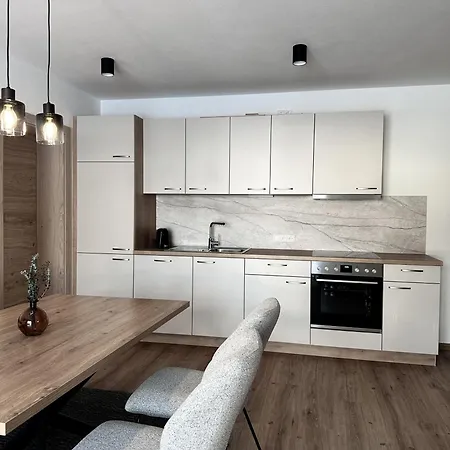 - New Opening - 12w13 Apartament